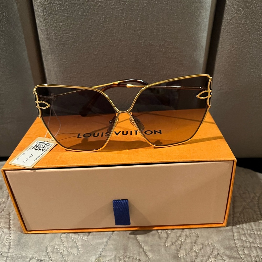 💯% Authentic Louis Vuitton Monogram Petite Viola Pilote Aviator Sunglasses✨